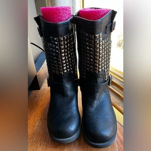 Wanted Size 7.5 Black Studded Motorcycle boots side zip lug sole like new